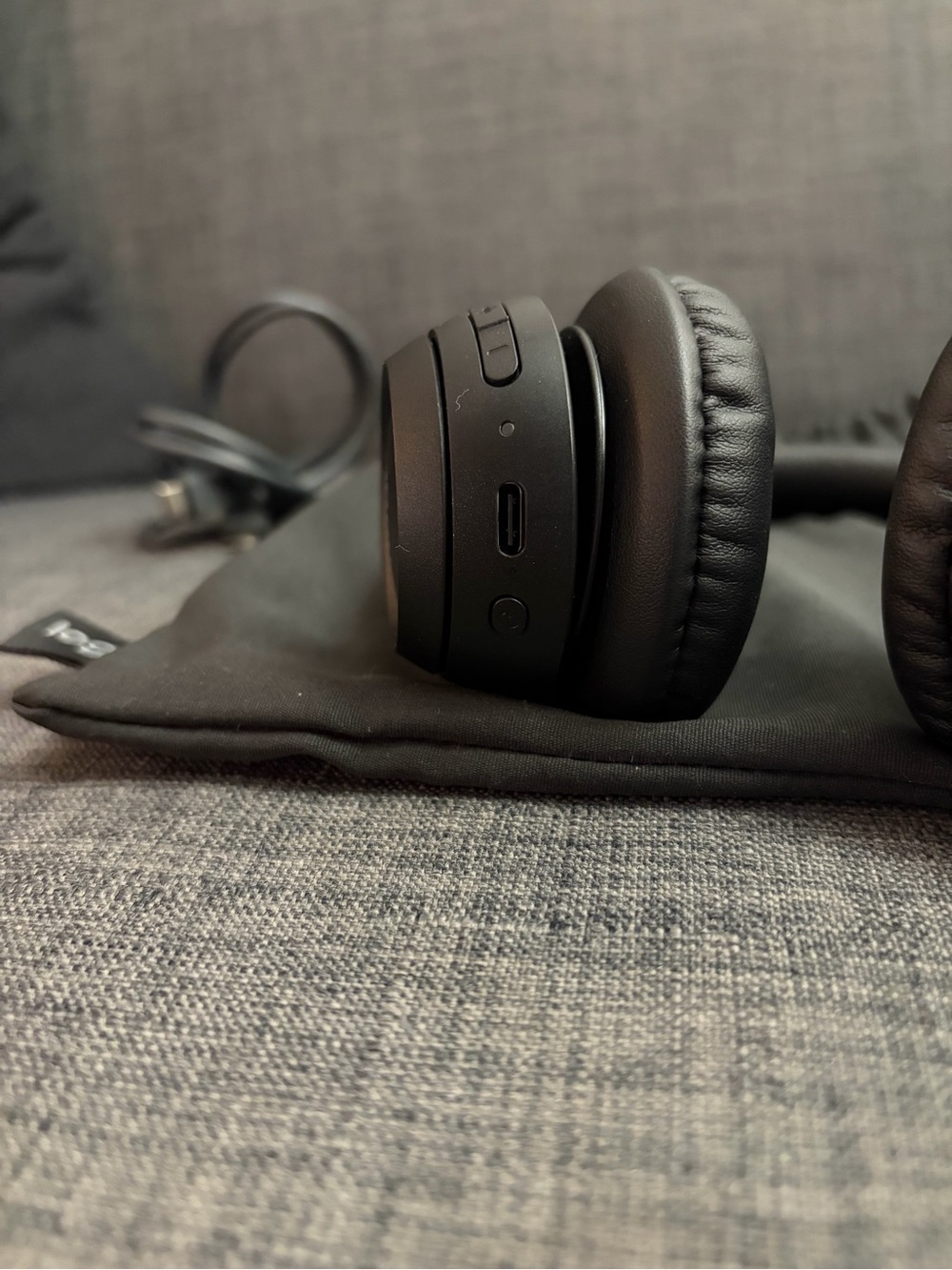 Brand New Logitech Wireless Over-Ear Headset w/ Microphone USB-C Charging Cable - Picture 9 of 9